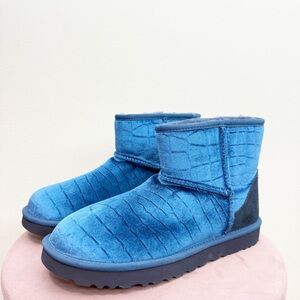 UGG Womens Classic Mini II Croc Velvet Blue Size 8.5 NWOT